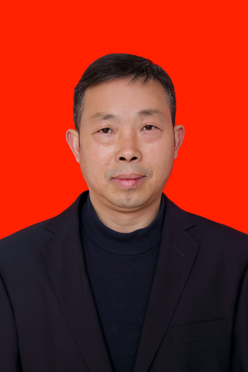 6曾维松，教务科长，民进会员，大学本科学历，中学地理高级教师，广元市中小学市级骨干教师，高考取得显著成绩的地理学科教师，广元市教学大比武一等奖获得者，曾多次在核心刊物上发表教育、教学论文。.jpg